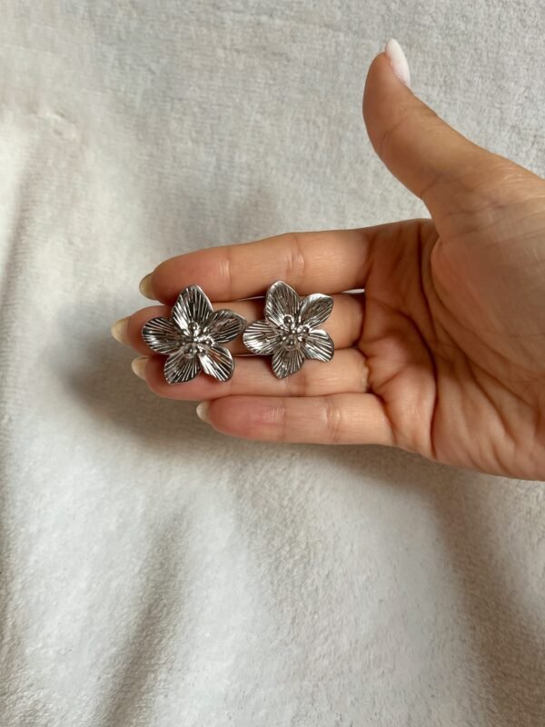 Boucles d'oreilles ZAZY argentées – Image 2